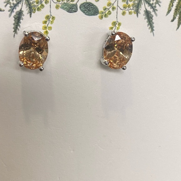 Sparkly oval crystal earrings champagne shade - Picture 4 of 5